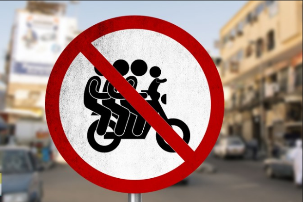 placa estranha moto