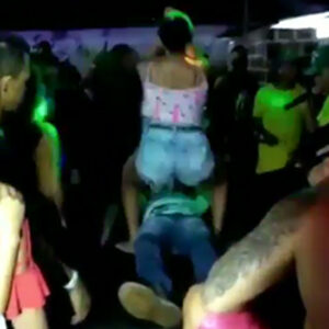 Mulherada brigando feio