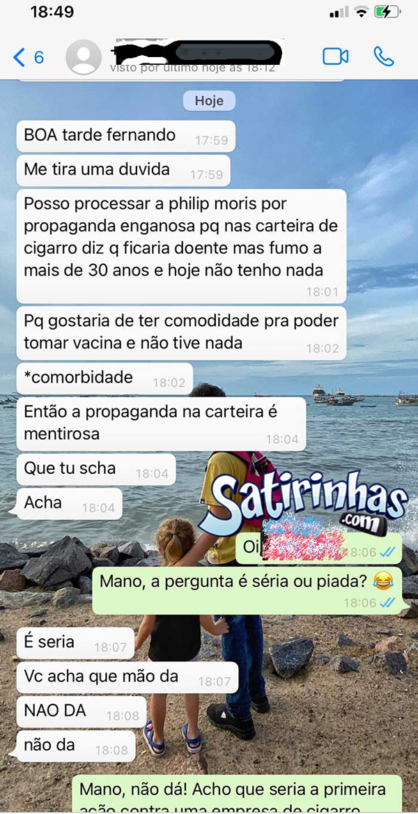 Um fumante com os paranauê diferenciado