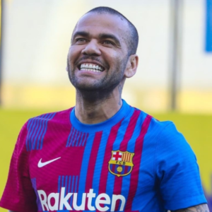 Xavi quer que Daniel Alves continue no Barcelona